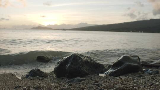 海浪拍打海岸岩石视频素材模板下载