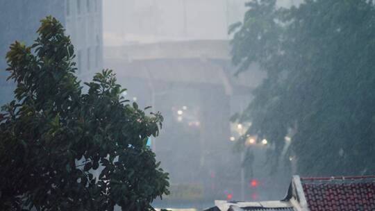 下雨城市暴雨