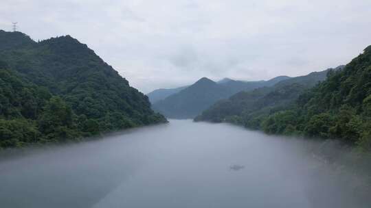 航拍湖南郴州雾漫小东江风景区4k