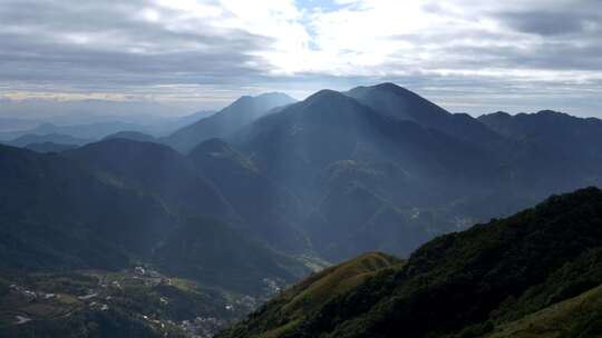 天空云层耶稣光山脉光影变化