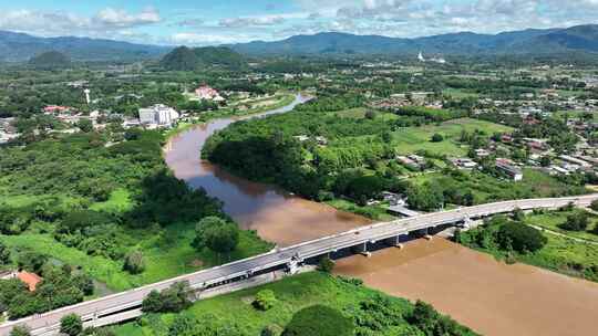 航拍泰国清莱湄考河城市桥梁航拍自然风光