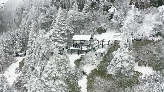 航拍雪山雪景