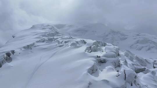 航拍冰川之父慕士塔格峰雪山冰川风光