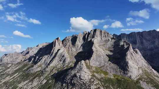 四川阿坝县莲宝叶则景区，自然山脉旅行航拍