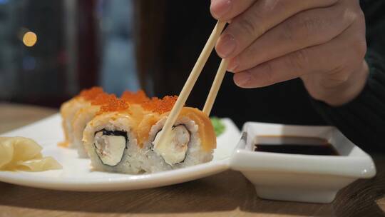 寿司三文鱼卷