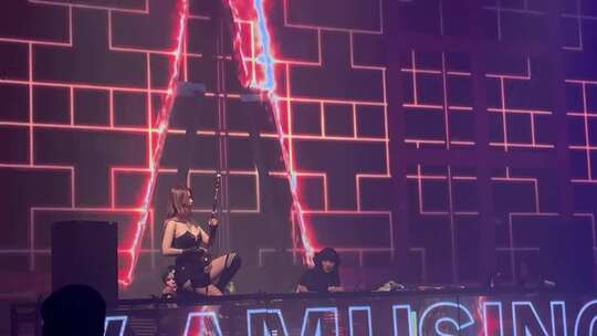 夜店酒吧现场舞台灯光演绎中国风二胡