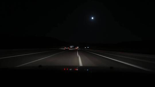 夜里开车旅行