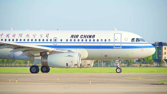 中国国际航空飞机滑行视频素材模板下载