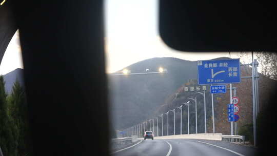 出行 路边风景 云彩 蓝天 光影 山