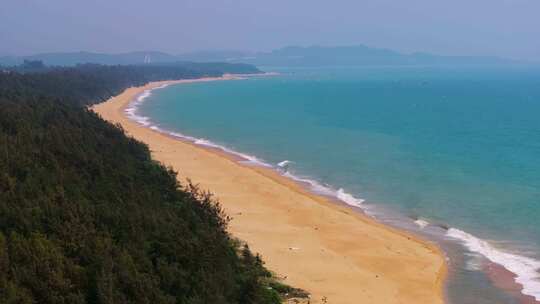 海南海岸线沙滩海浪航拍