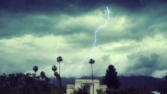 打雷 闪电 下雨效果 下雨 下大雨