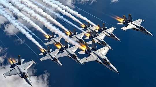 战斗机编队空中飞行