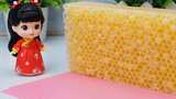 蜂巢蜜与玩偶特写高清在线视频素材下载