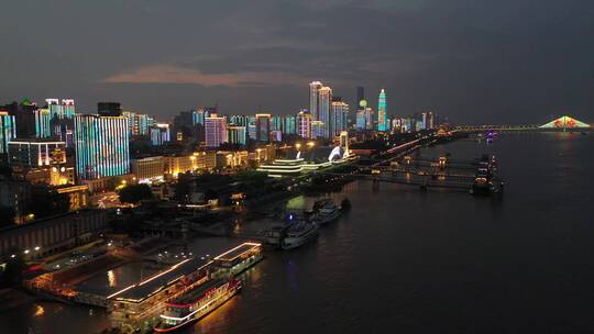 武汉长江江滩城市天际线夜景高楼航拍风光