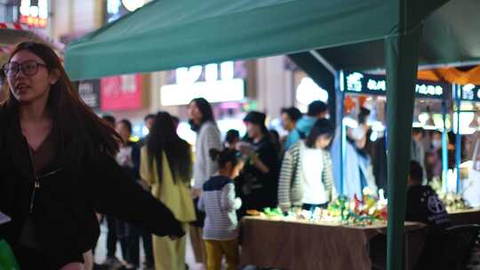 浙江省杭州市武林夜市商圈夜晚夜景逛街购物