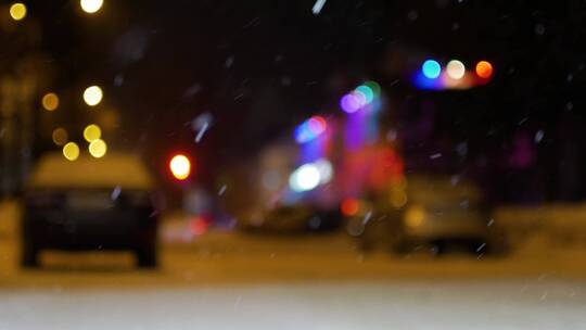 下雪天街头灯光