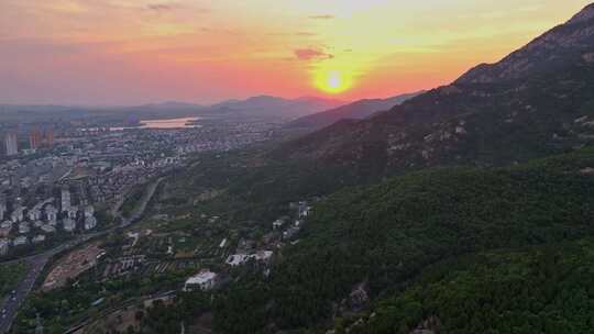 夏日泰山，多彩晚霞