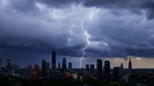 城市上空雷暴延时