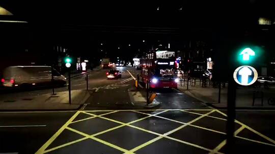 伦敦街道夜晚交通延时视频素材模板下载