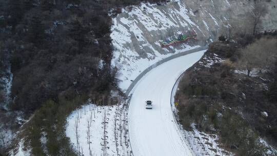 雪地行进的车4