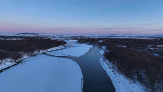 呼伦贝尔冬天自然风光湿地不冻河雪景