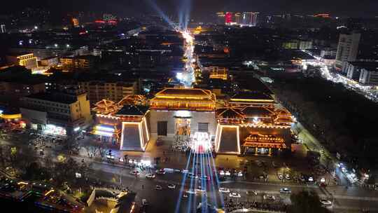 俯瞰许昌市城市夜景中灯火辉煌的古建筑