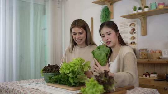 美女直播卖健康食品。