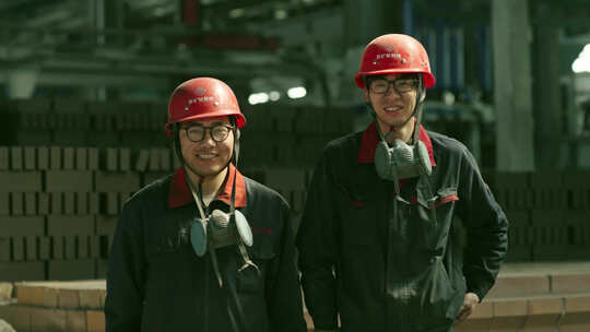西部矿业生产线企业员工笑脸视频素材模板下载