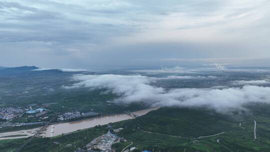 洛阳龙门山伊阙伊河雨后云海