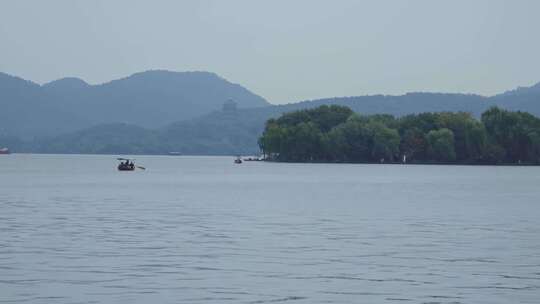 浙江杭州西湖景区湖上泛舟视频素材模板下载