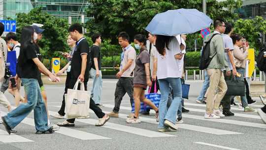 行人过马路视频素材模板下载