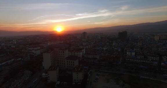 4k夕阳视频太阳落山小城市云南德宏芒市