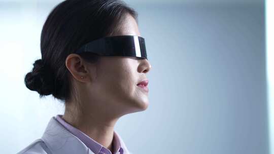 女性科研人员戴着vr虚幻现实眼镜视频素材模板下载