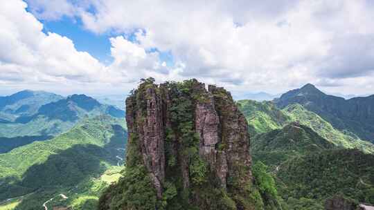 夏日晴天里的广西贵港北帝山美景