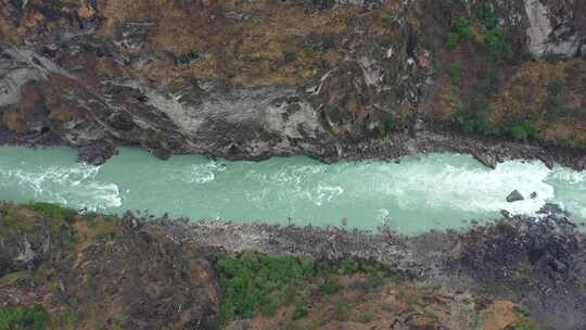 虎跳峡大峡谷河流溪流高山航拍