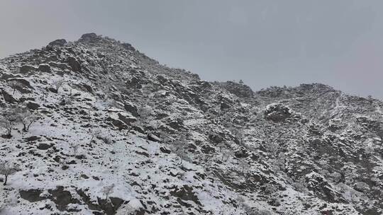 贺兰山雪景山体01