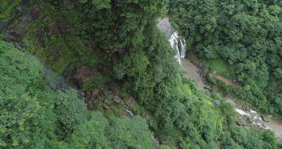 航拍雅安高叠洞瀑布自然风光高山流水