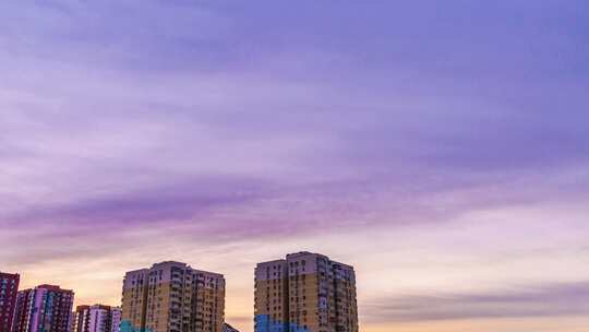 秋天高层建筑日出朝霞延时