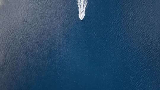 海面高空游船航行航拍