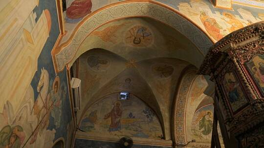 精美的东正教堂内部装饰绘画