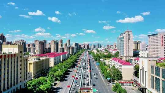 城市街道车流与建筑景观
