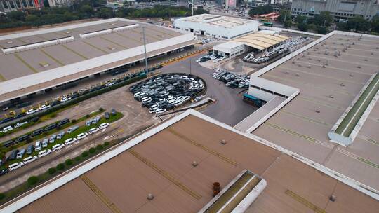 广西柳州通用五菱主机厂屋顶和停放的车辆视频素材模板下载