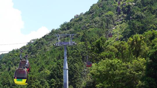 景区缆车索道观光缆车特写山上风景旅游景点