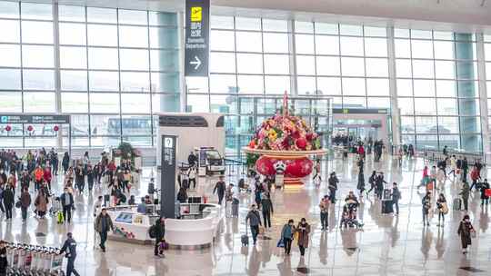 四川成都天府机场国内出发春节人群旅客延时