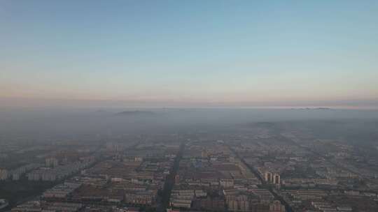 海边城市清晨日出迷雾航拍