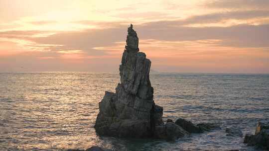 海浪拍打岩石 海浪拍打礁石 浪翻滚