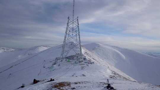 4K西藏5200雪山顶特高压立塔建设10