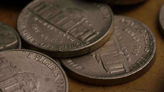 旋转股票镜头拍摄的美国镍币（硬币-0.05美元）-MONEY 0188视频素材模板下载