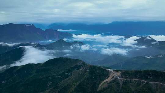 4K航拍四川雅安牛背山旅游景点自然美景