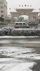 雪天实拍城市街道街景